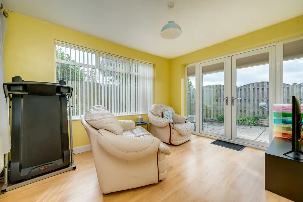 Thorndene Way, Bradford BD4 0SW, photo 8
