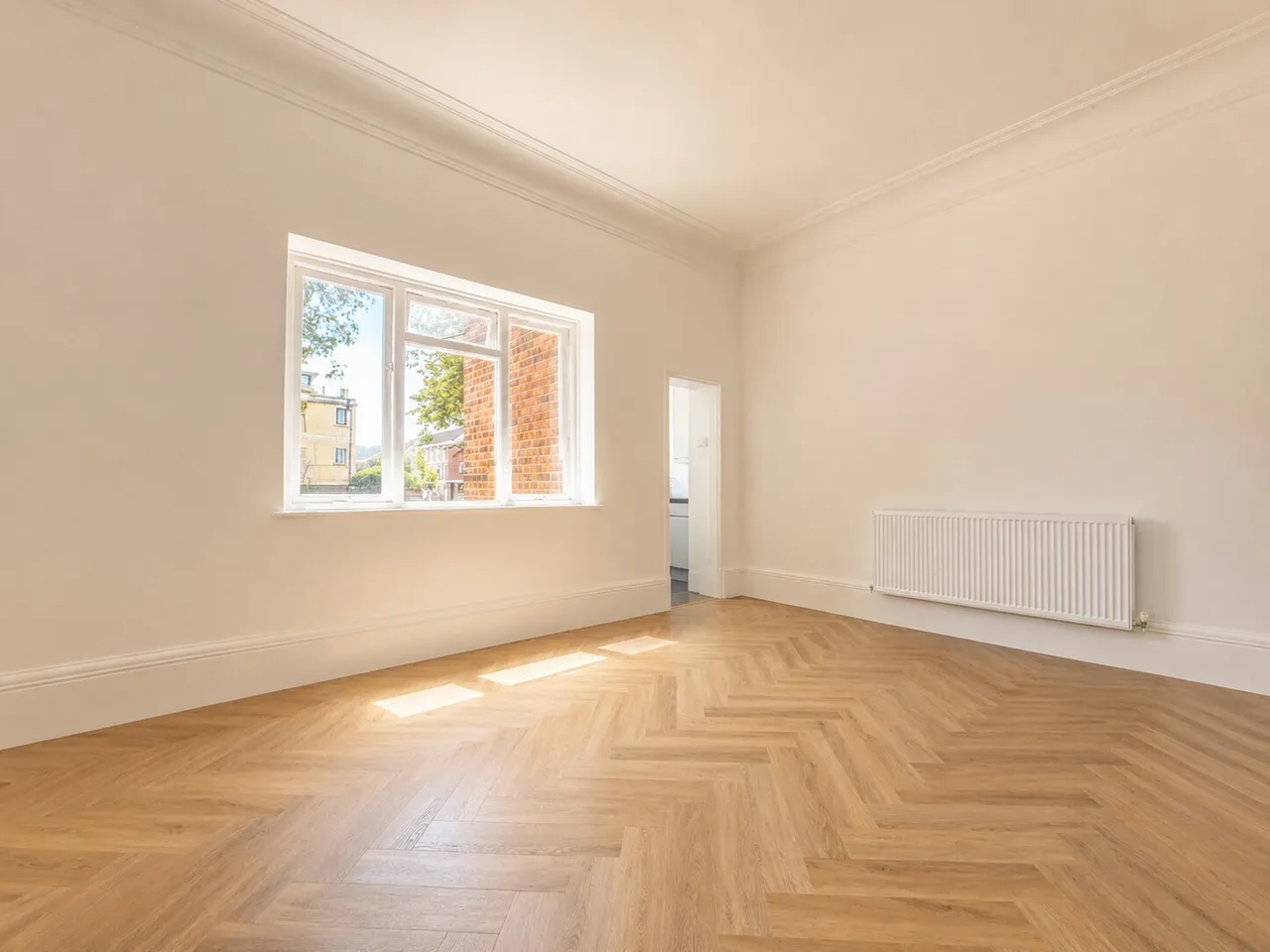 Larkhall Rise, London, photo 2