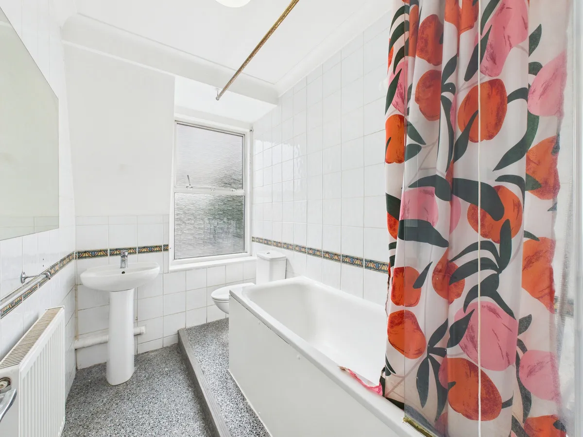 4 bed flat to rent, London, NW6