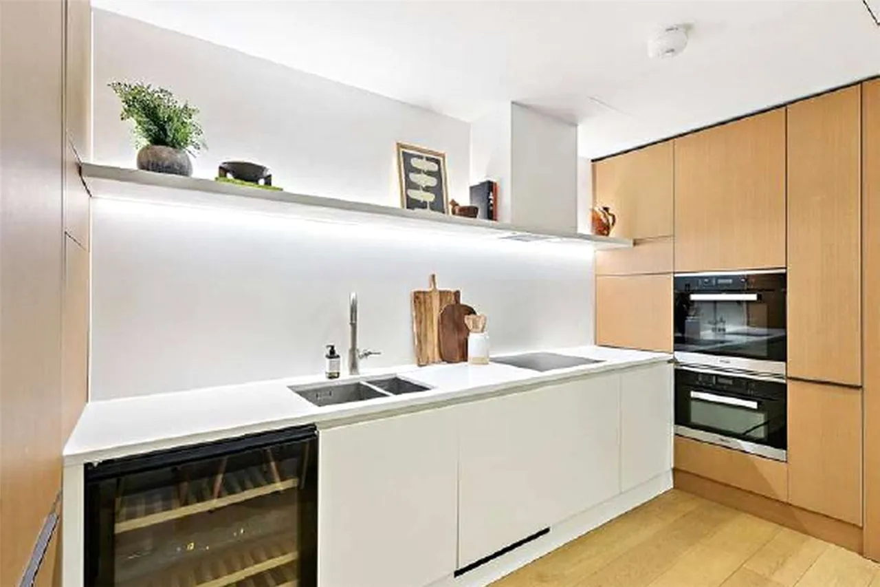 Rathbone Square, Evelyn Yard, W1T, photo 6