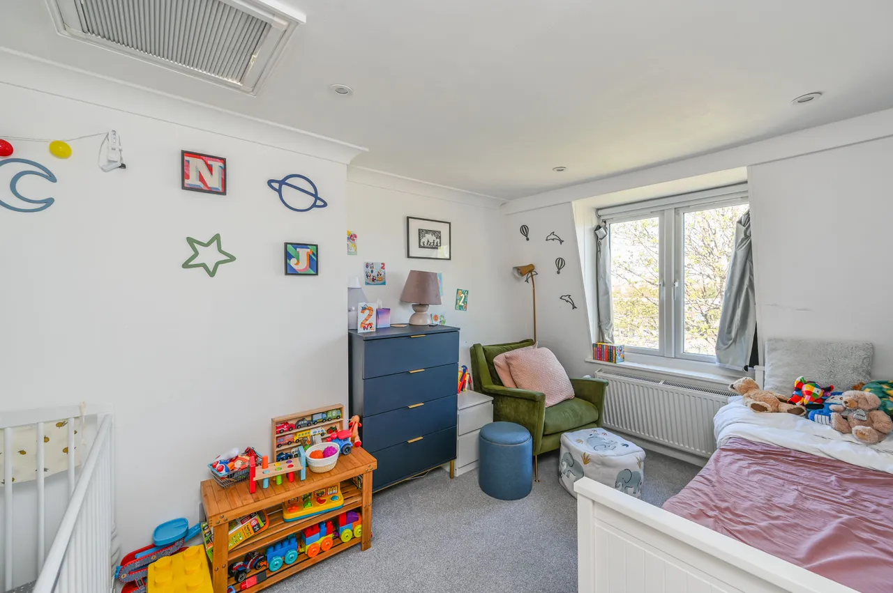 13 Mossbury Road, London, photo 12