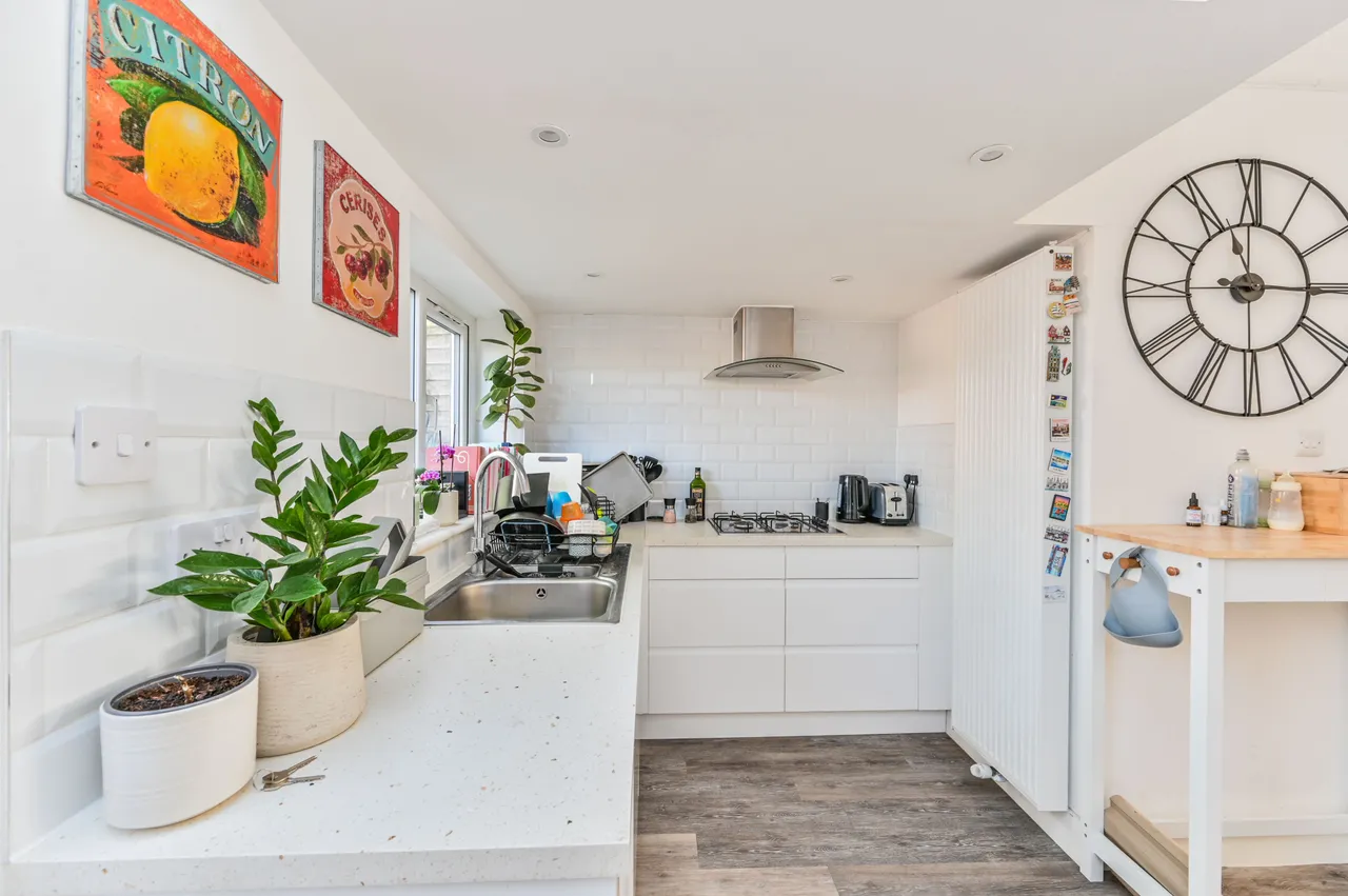 13 Mossbury Road, London, photo 5