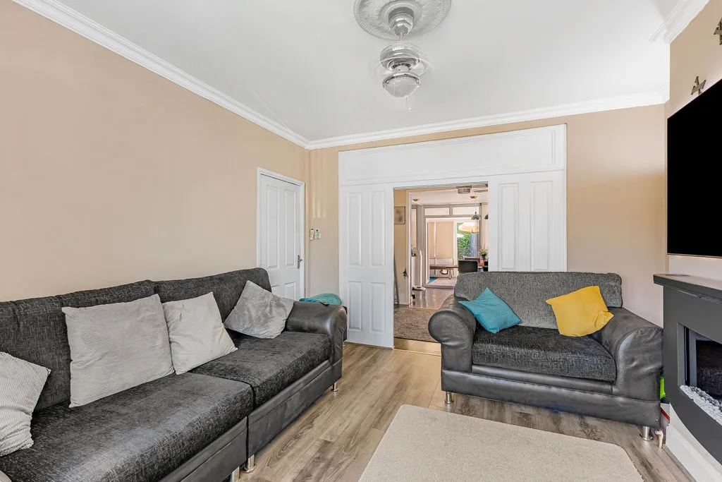 Queensway, Rochdale OL11 2NA, photo 4
