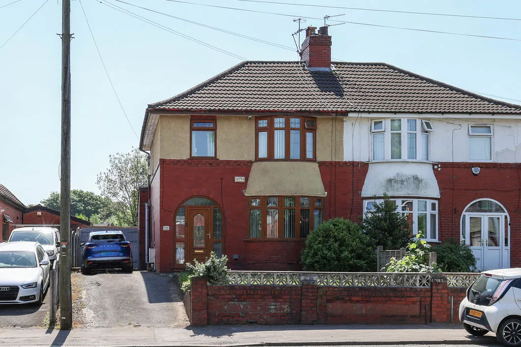 3 bed house for sale — Queensway, Rochdale OL11 2NA