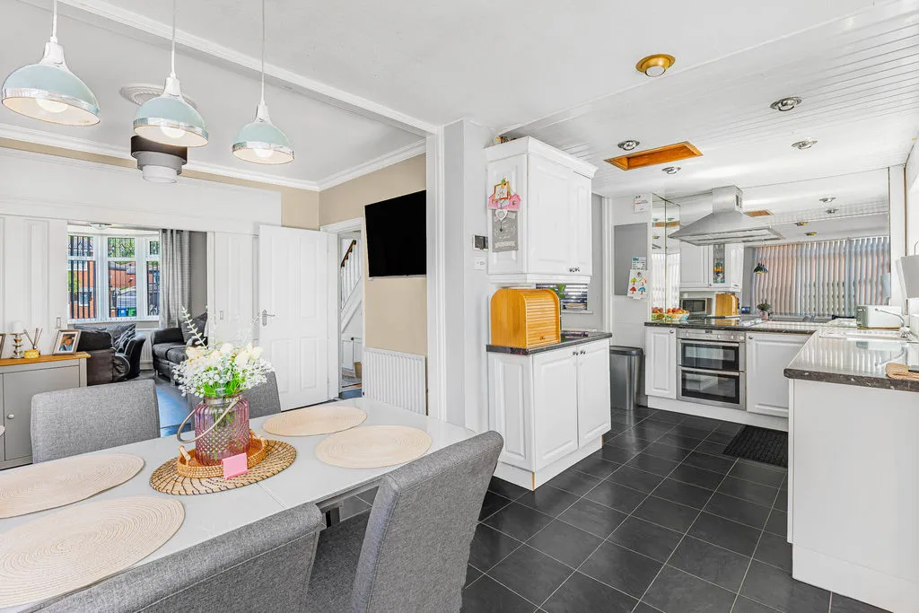 Queensway, Rochdale OL11 2NA, photo 7