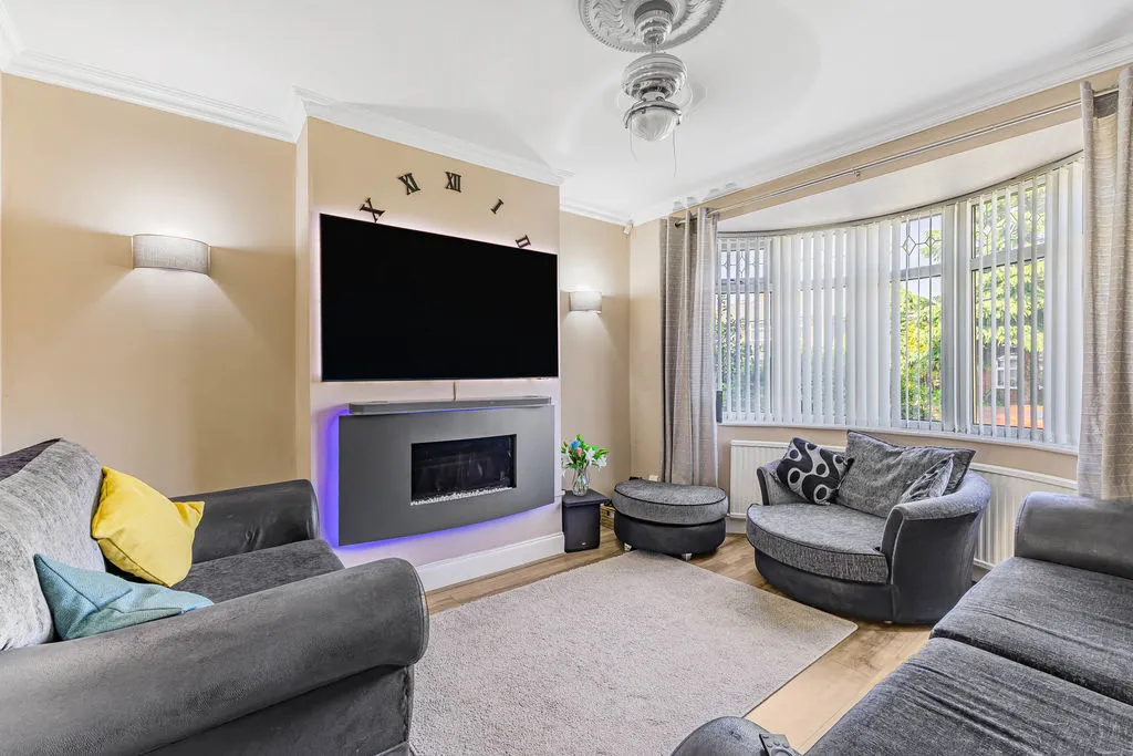 Queensway, Rochdale OL11 2NA, photo 3