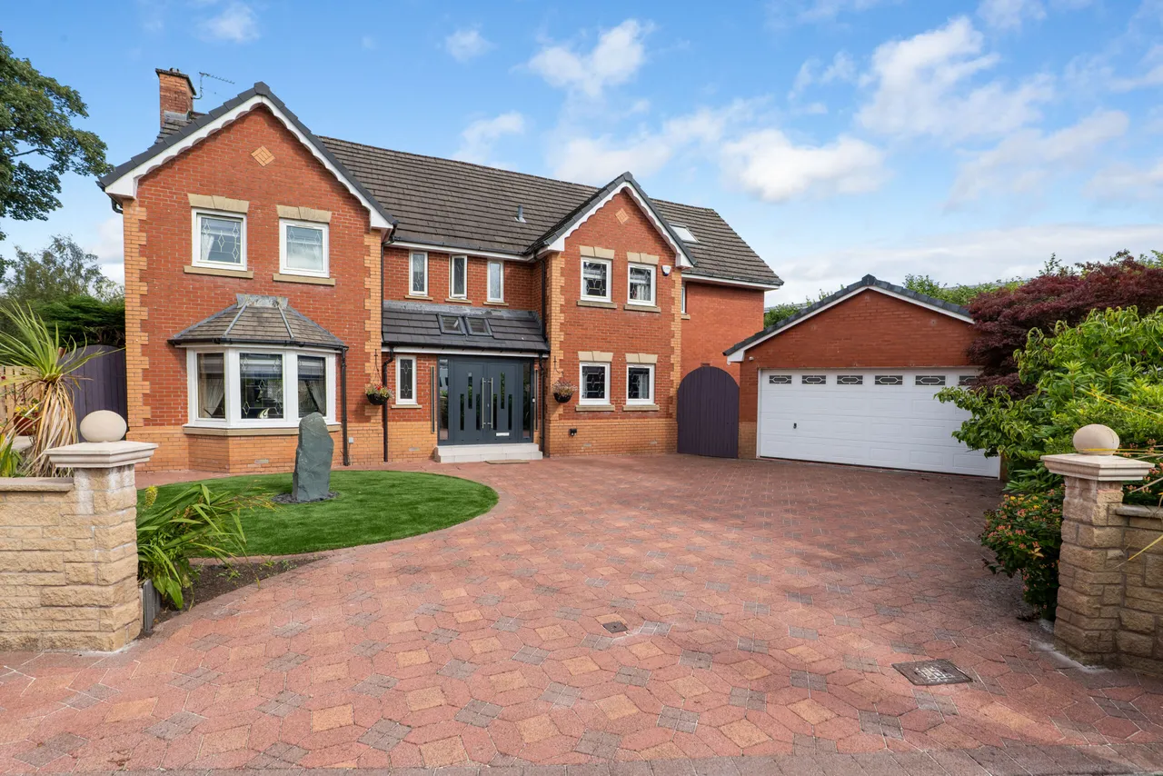 6 bed house for sale — 72 Douglas Muir Drive, Milngavie, G62 7RJ