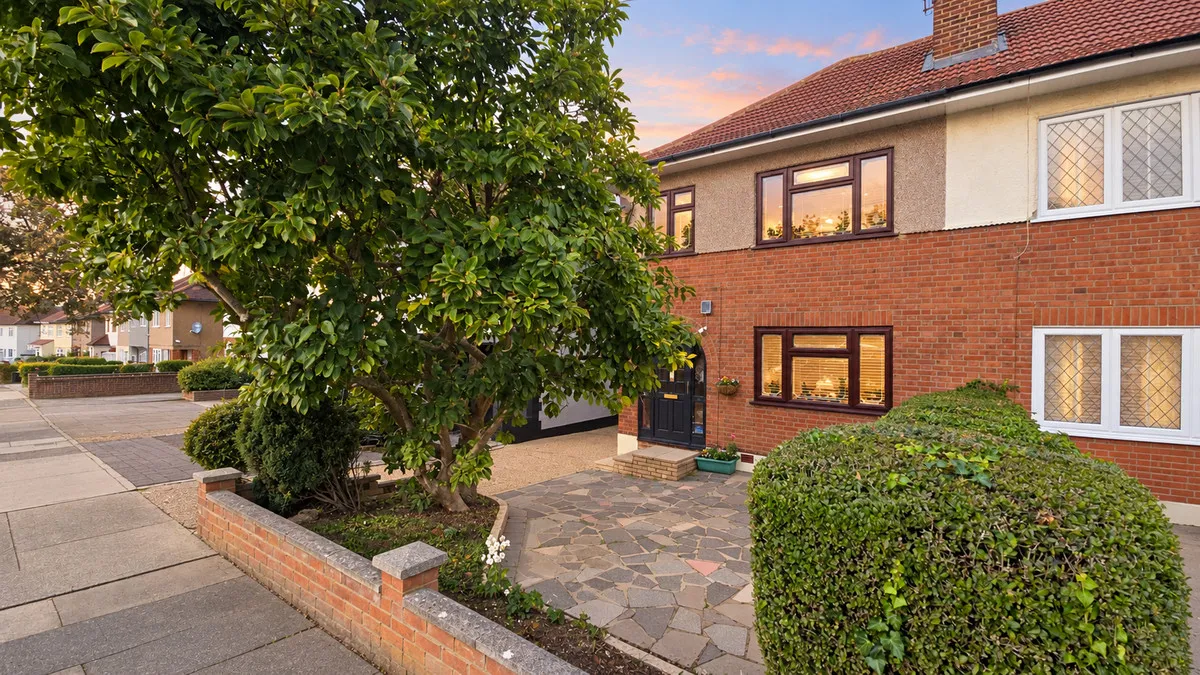3 bed house for sale, Dominion Drive, Romford, RM5