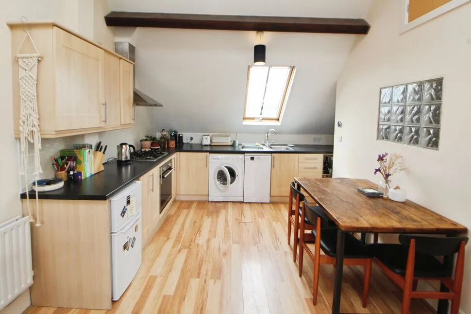 Ewart Court, Hadfield, Derbyshire, SK13, photo 4