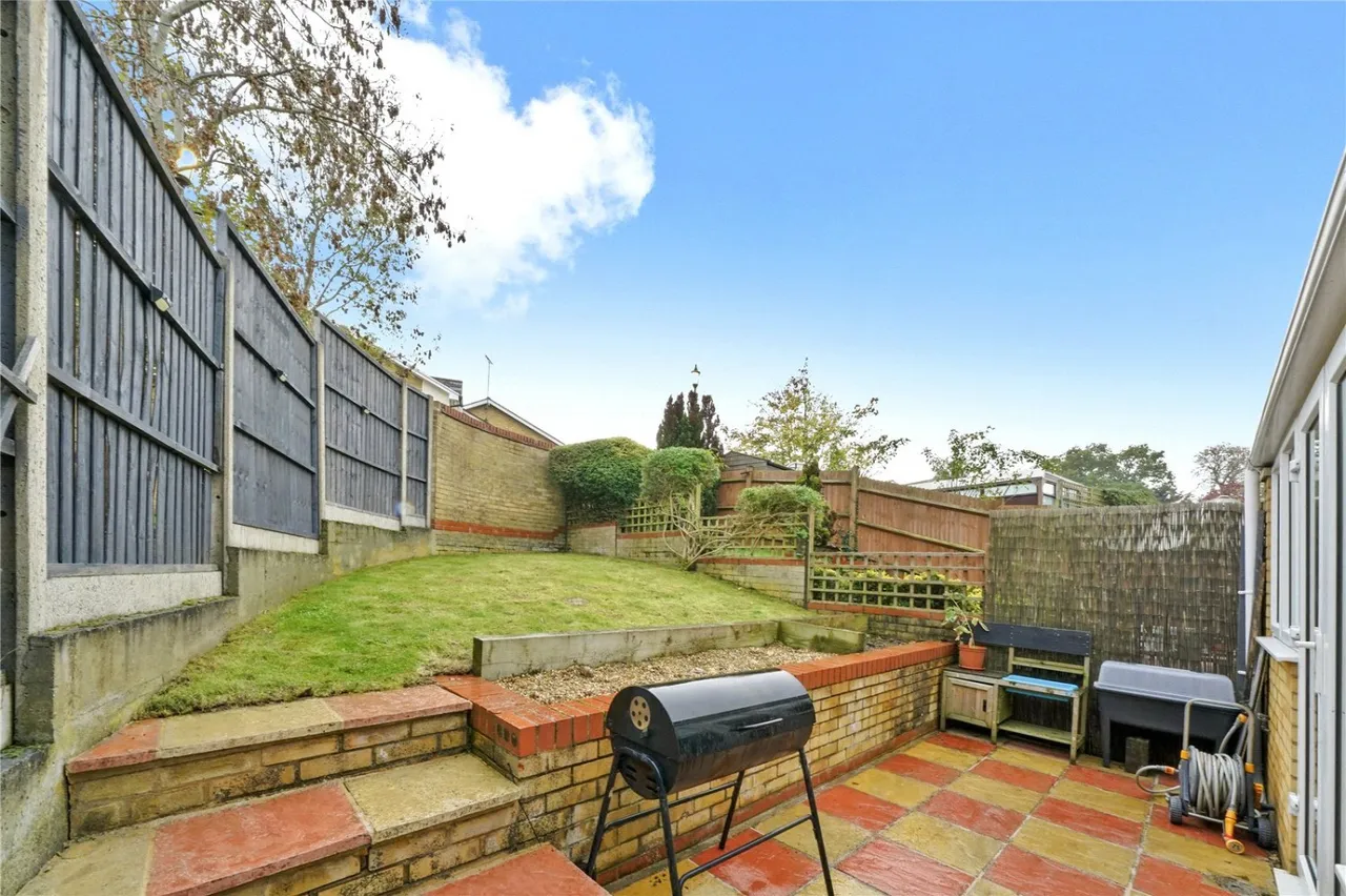 Lonsdale Drive, Enfield, EN2, photo 3