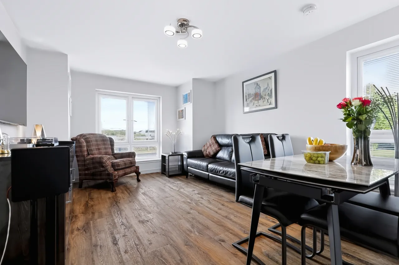 Lapwing Drive, Renfrew, photo 2