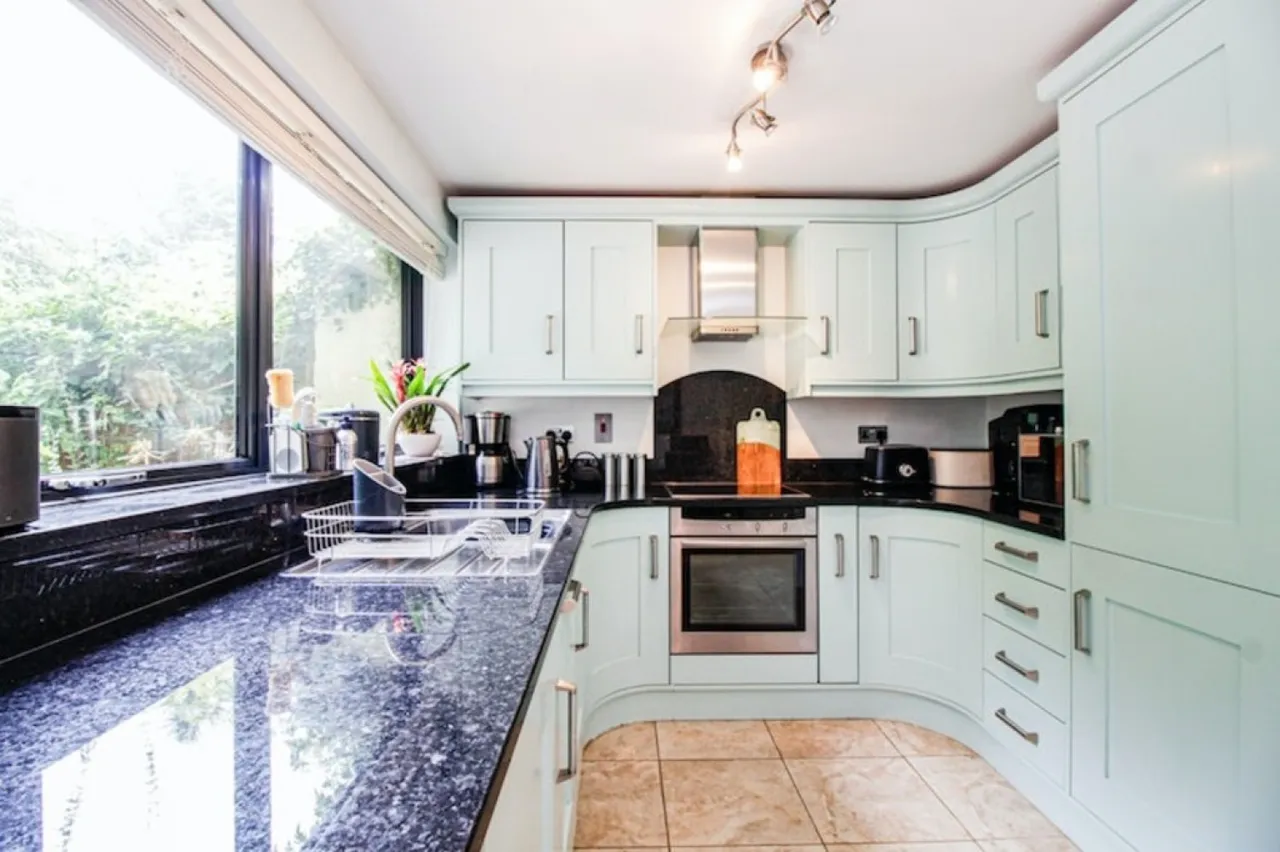 Fiona Close, Winchester, SO23, photo 6