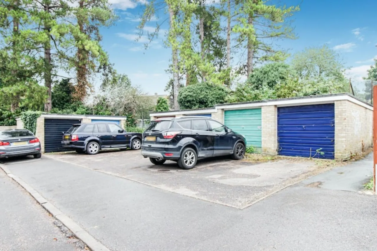 Fiona Close, Winchester, SO23, photo 13