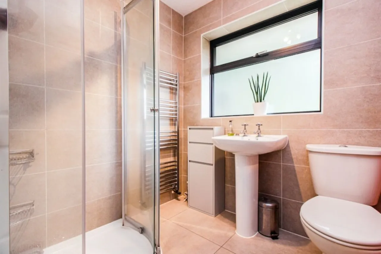 Fiona Close, Winchester, SO23, photo 12