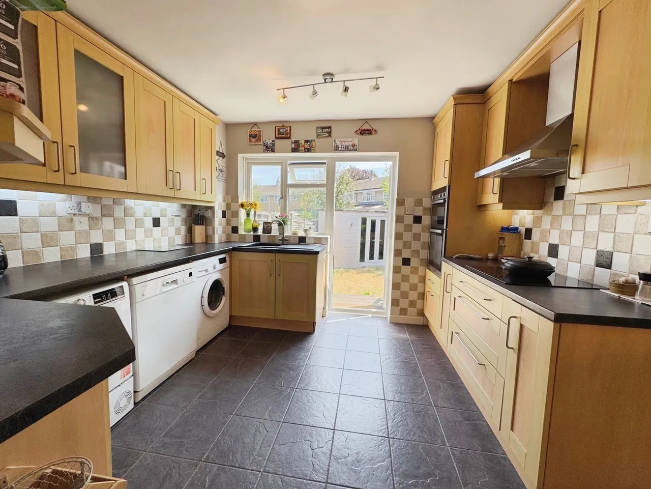 Cambrian Road, Farnborough, Hampshire, GU14 9JF, photo 3