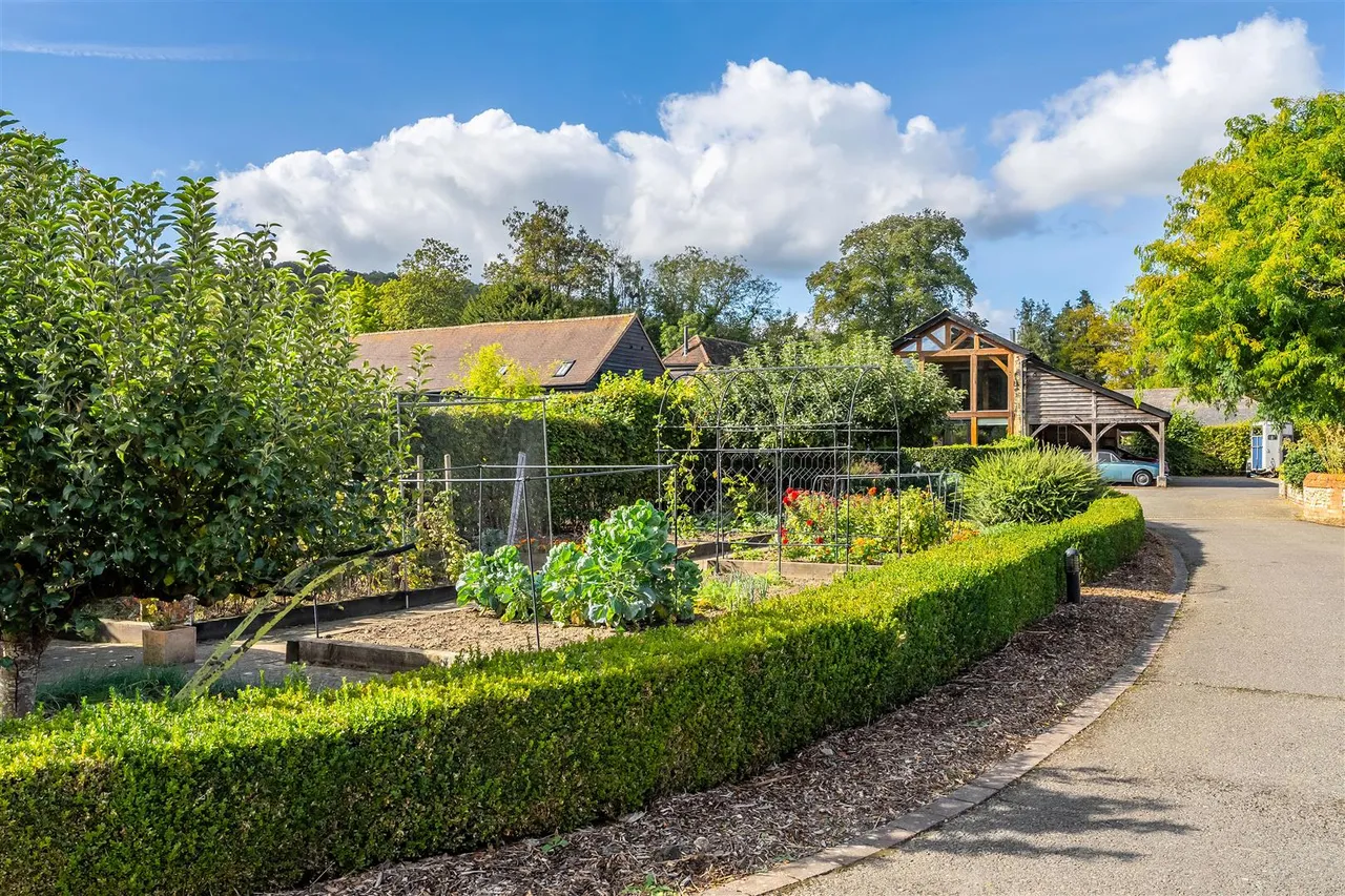 Chapel Lane, Westhumble, RH5, photo 38