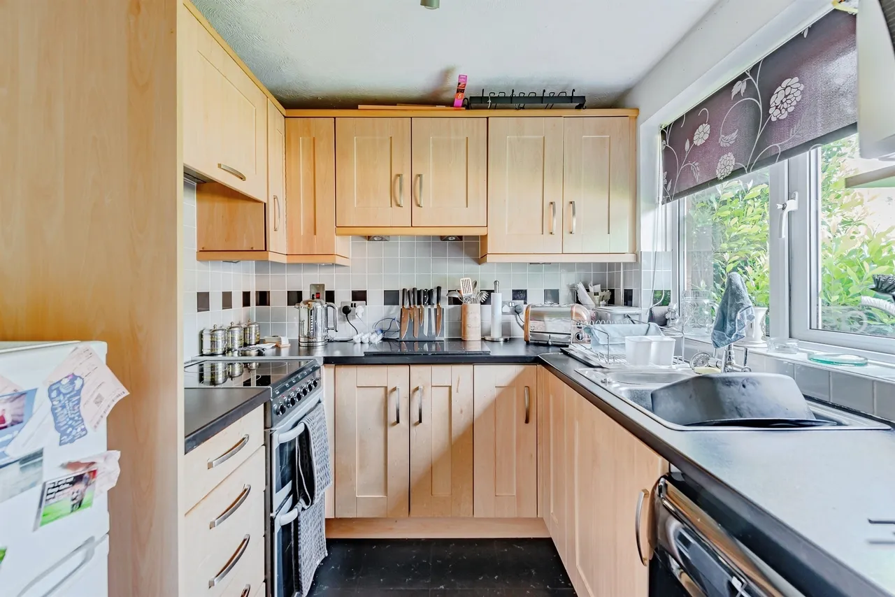 Hayes Walk, Smallfield, RH6, photo 5