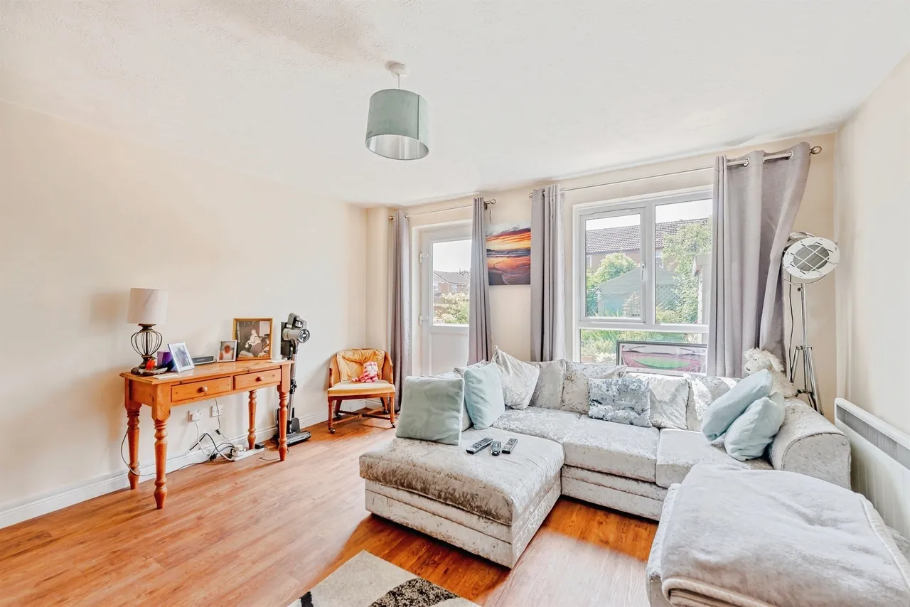 Hayes Walk, Smallfield, RH6, photo 4