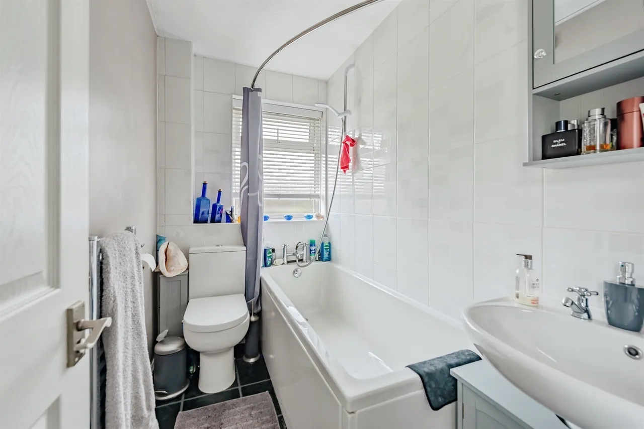 Hayes Walk, Smallfield, RH6, photo 9