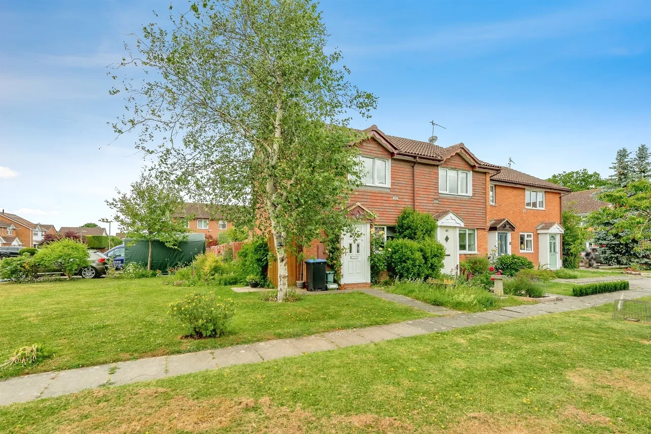2 bed house for sale, Hayes Walk, Smallfield, RH6