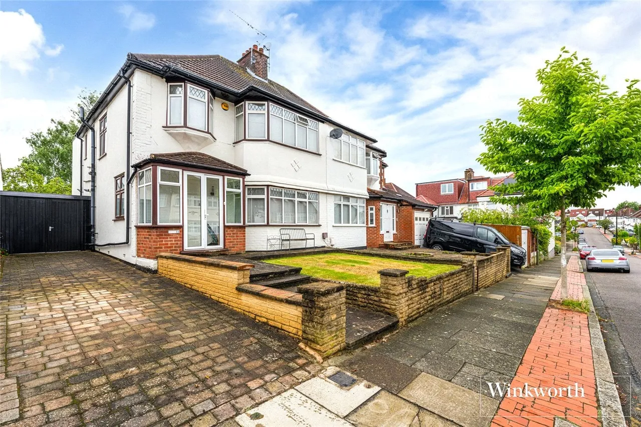 4 bed house for sale — Sandringham Gardens, North Finchley, London, N12