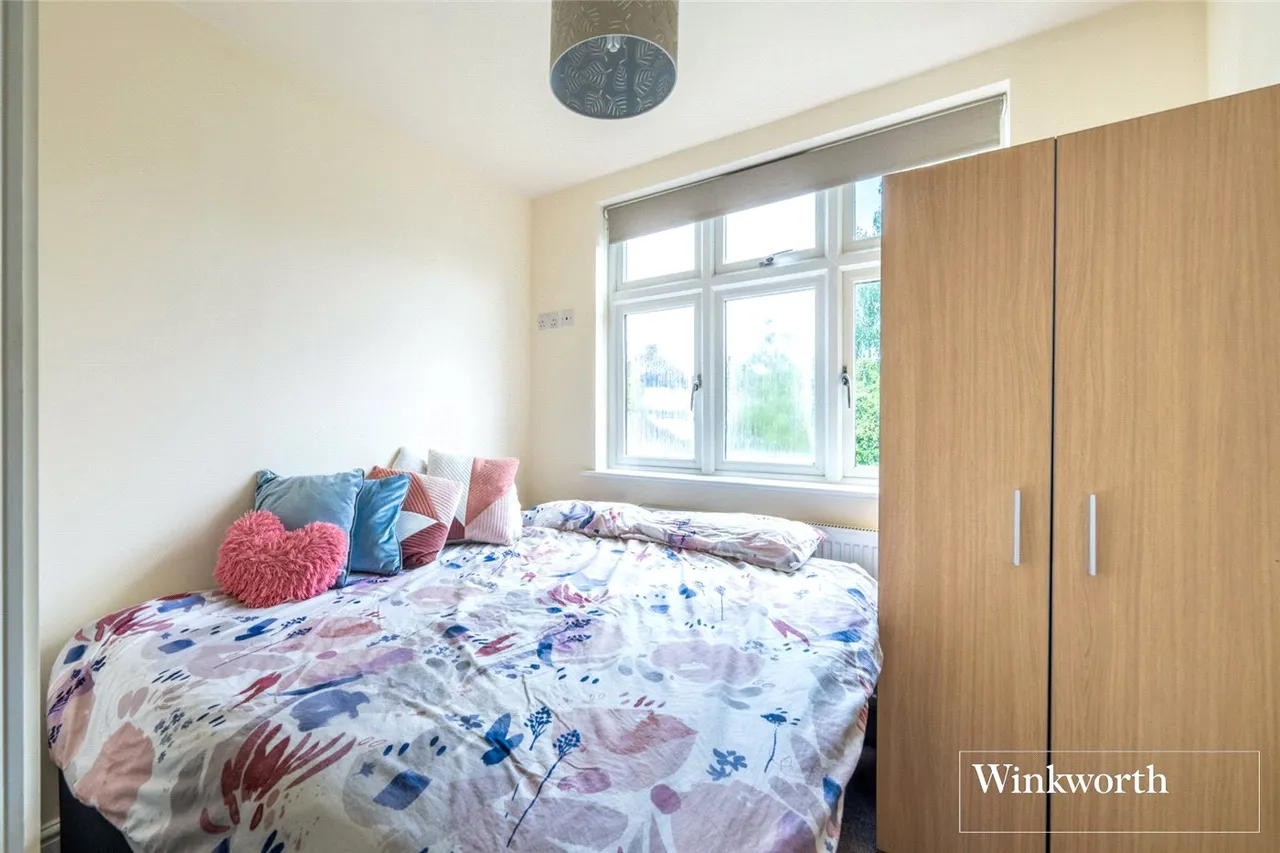 Sandringham Gardens, North Finchley, London, N12, photo 12