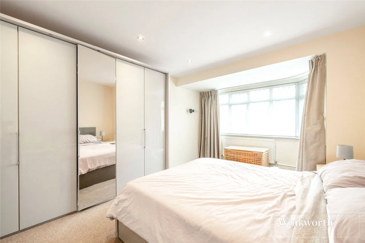 Sandringham Gardens, North Finchley, London, N12, photo 10