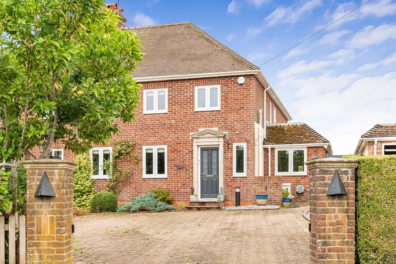 3 bed house for sale, Ferney Close, Chawton, GU34