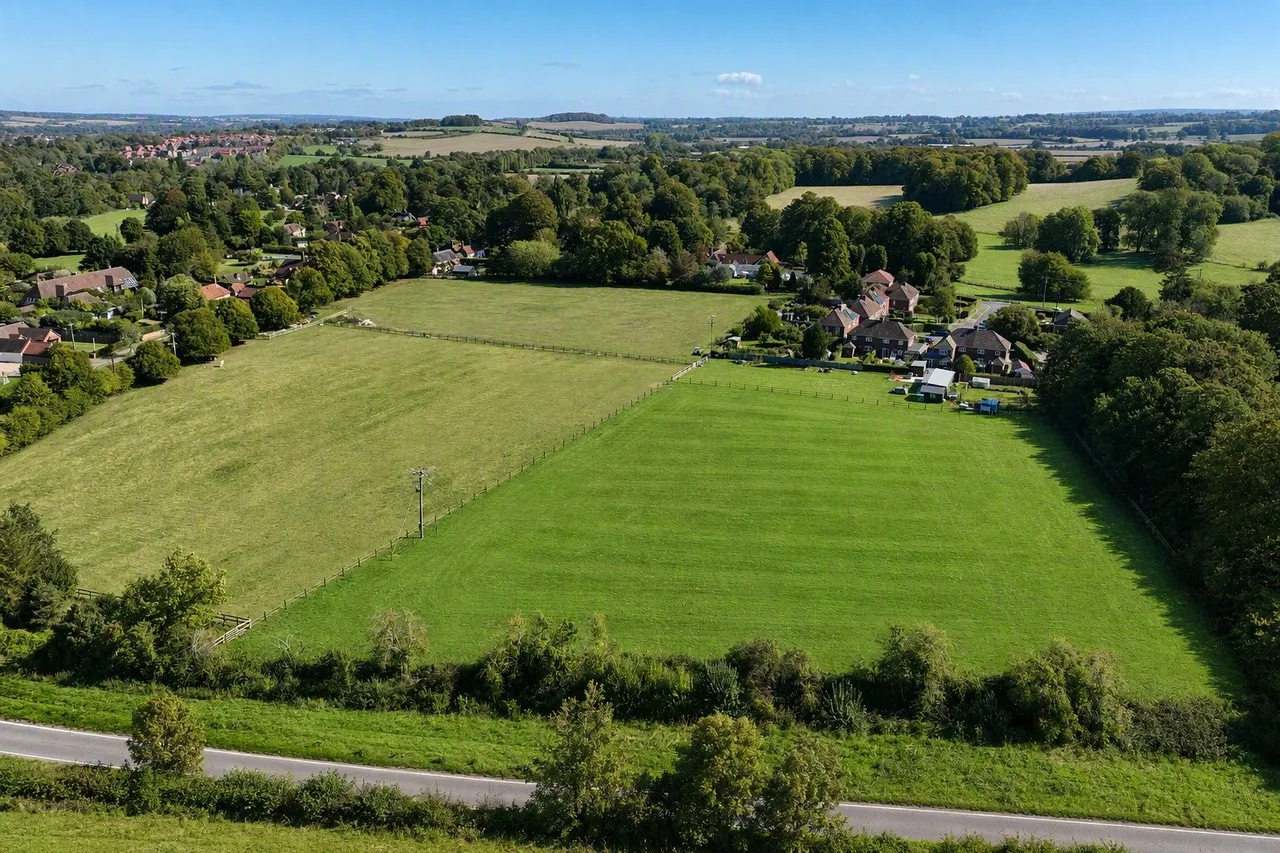 Ferney Close, Chawton, GU34, photo 3