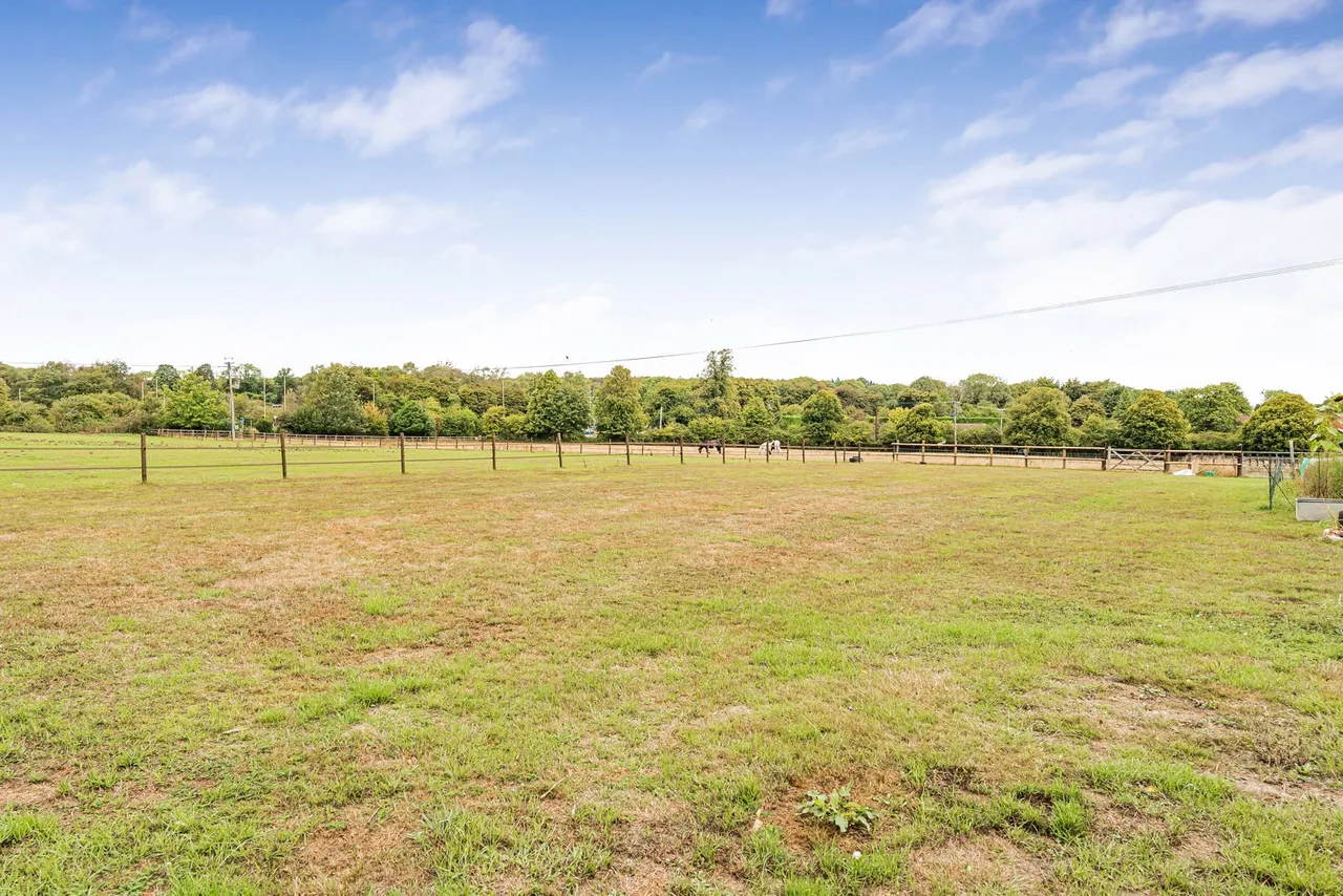 Ferney Close, Chawton, GU34, photo 27