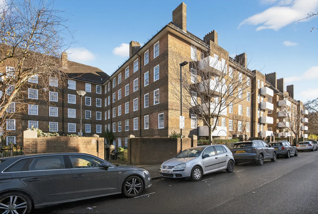 3 bed flat for sale, Biddestone Road, London, N7