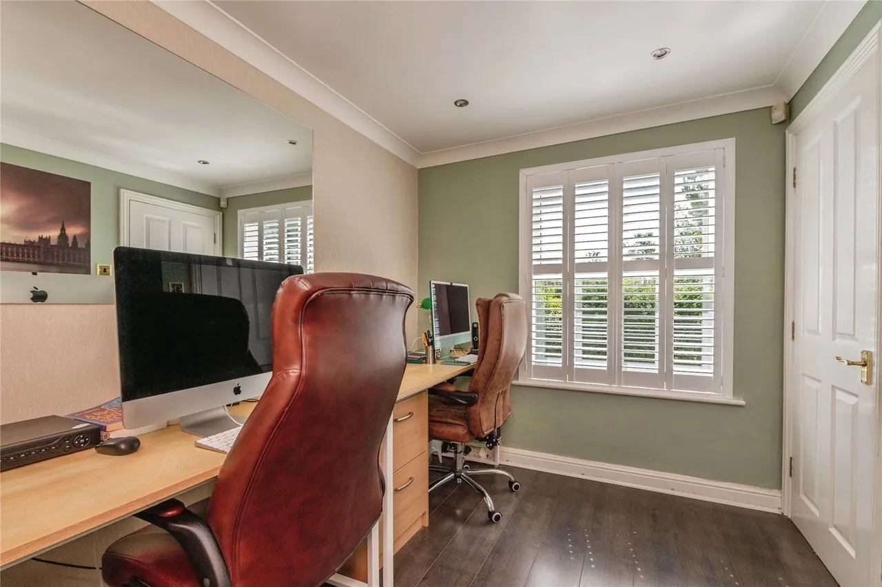 Hyde Close, Chafford Hundred, Grays, Essex, RM16, photo 7