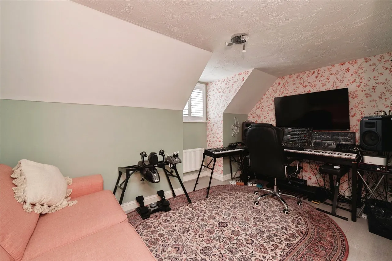 Hyde Close, Chafford Hundred, Grays, Essex, RM16, photo 15