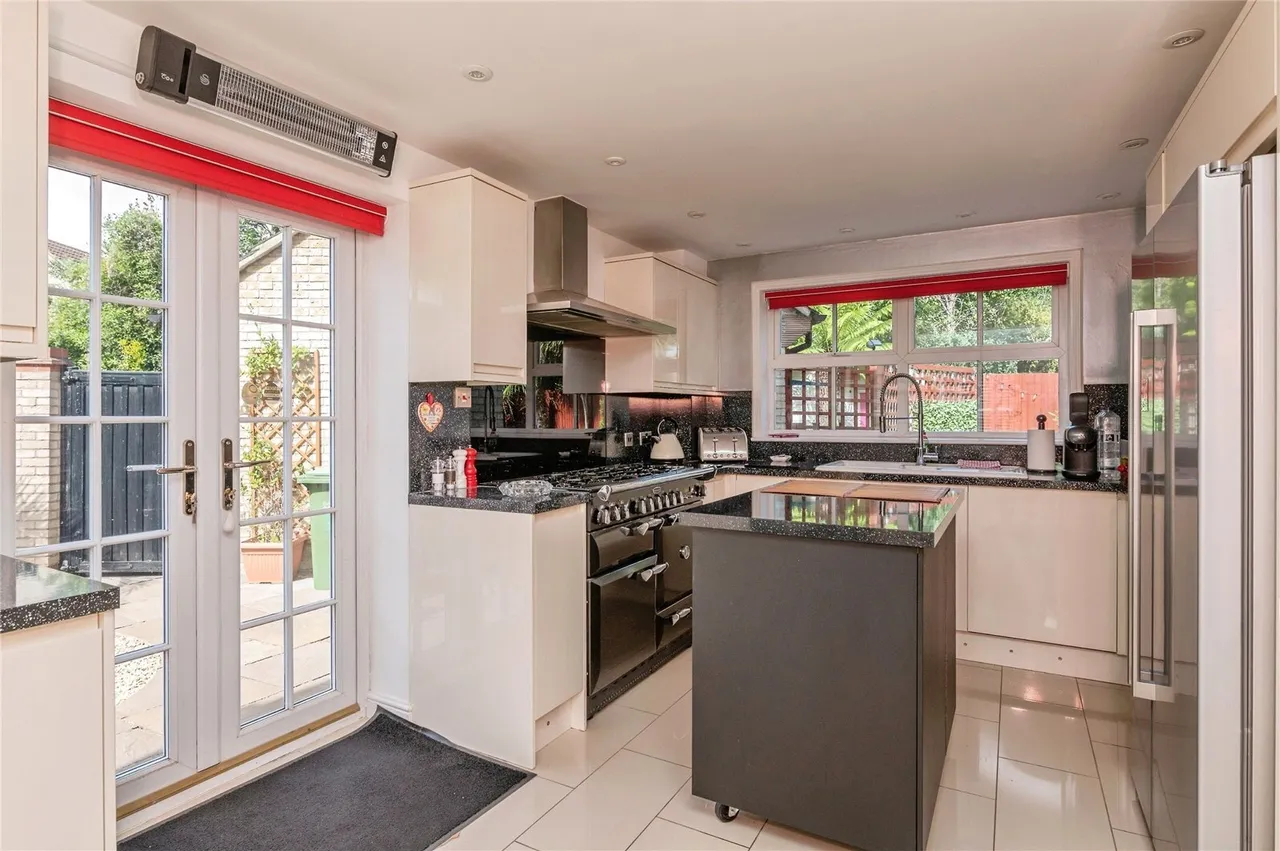 Hyde Close, Chafford Hundred, Grays, Essex, RM16, photo 5