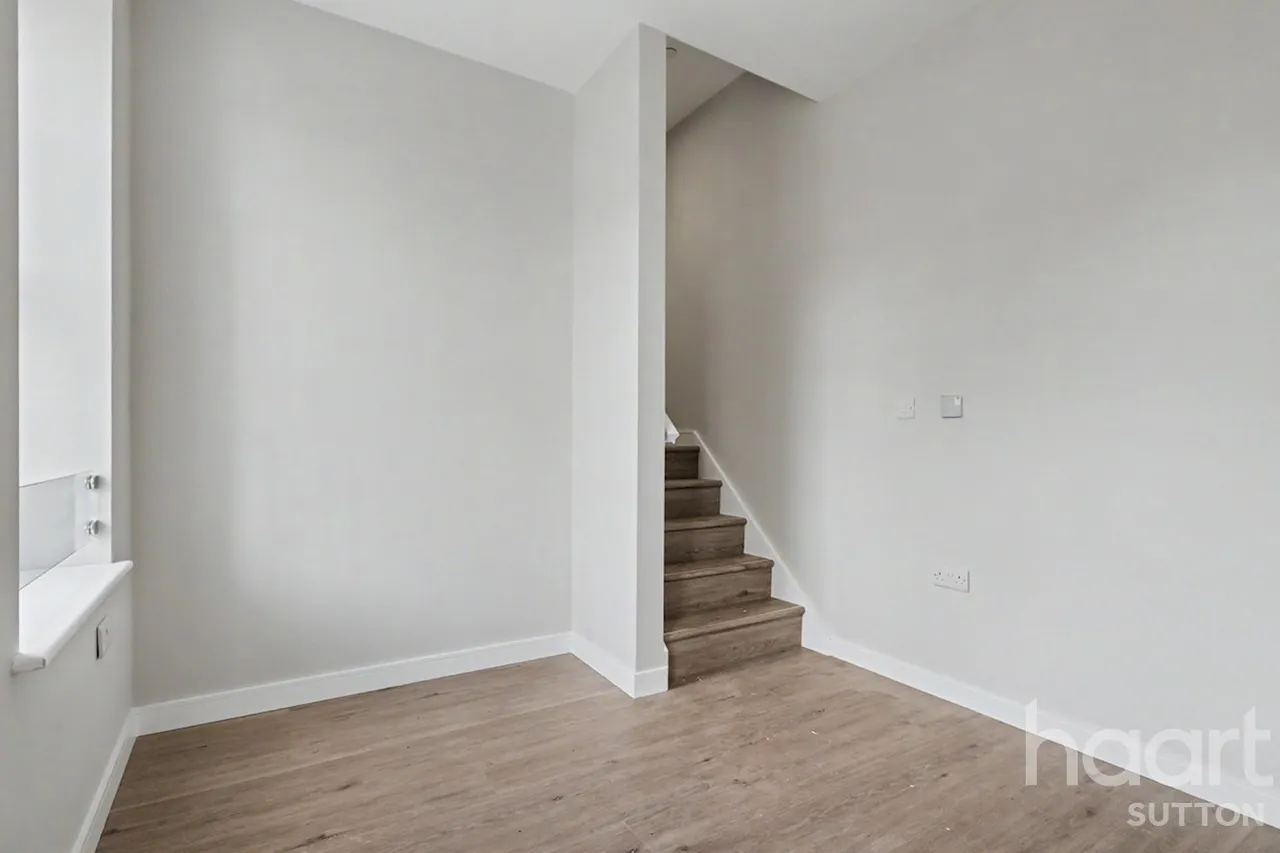 Sutton Court Road, SM1, photo 5