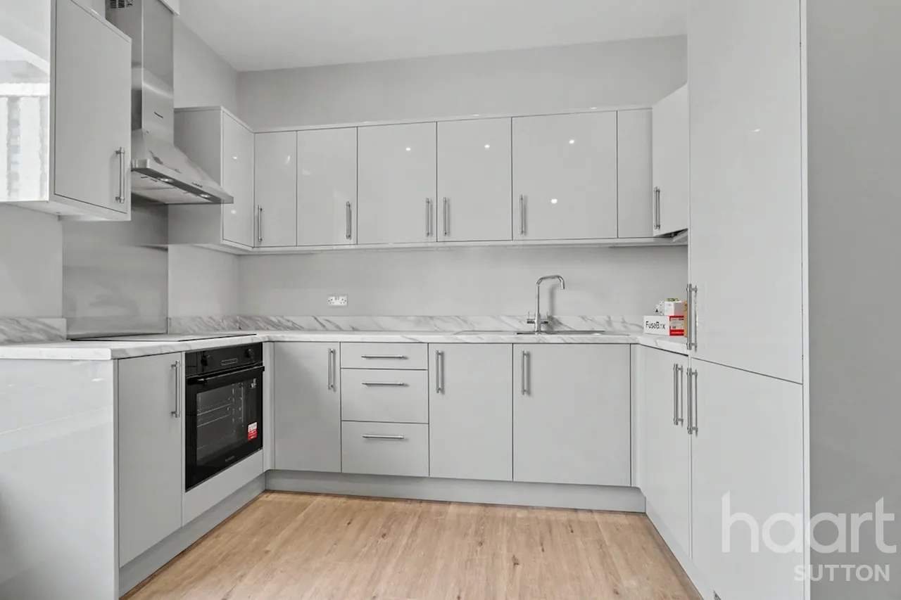 Sutton Court Road, SM1, photo 3