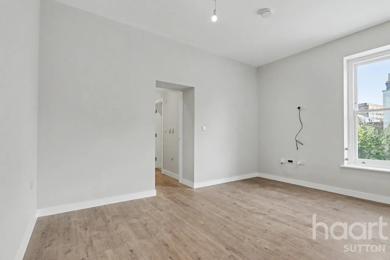 Sutton Court Road, SM1, photo 2