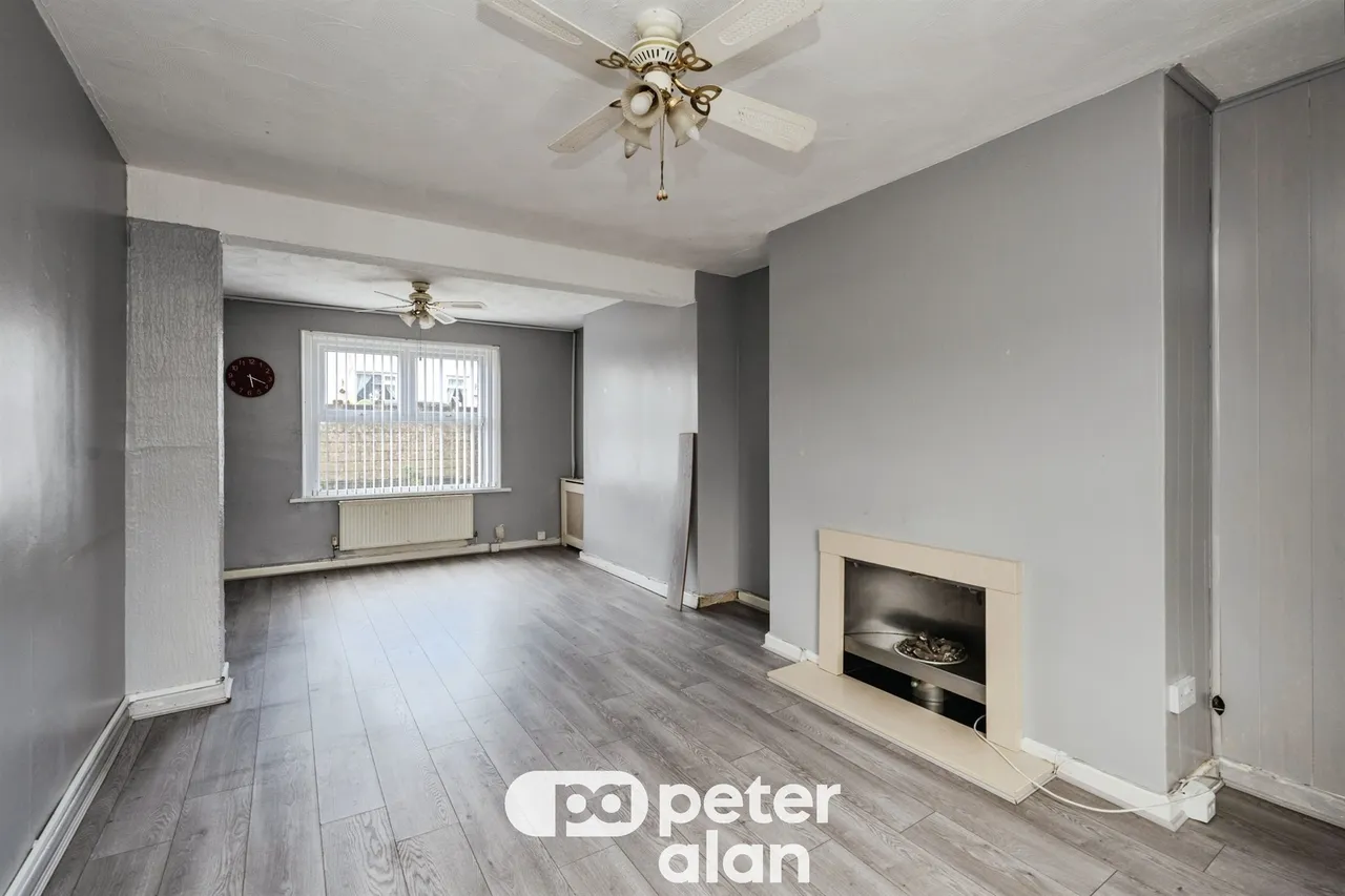 Ruskin Street, Neath, SA11, photo 2