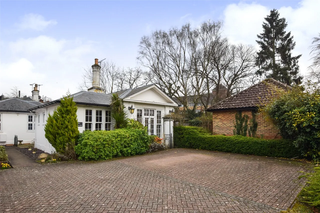 Queen Victoria Court, Farnborough, Hampshire, GU14 8AR, photo 12