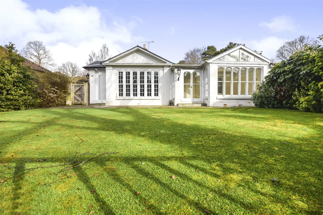 2 bed house for sale — Queen Victoria Court, Farnborough, Hampshire, GU14 8AR