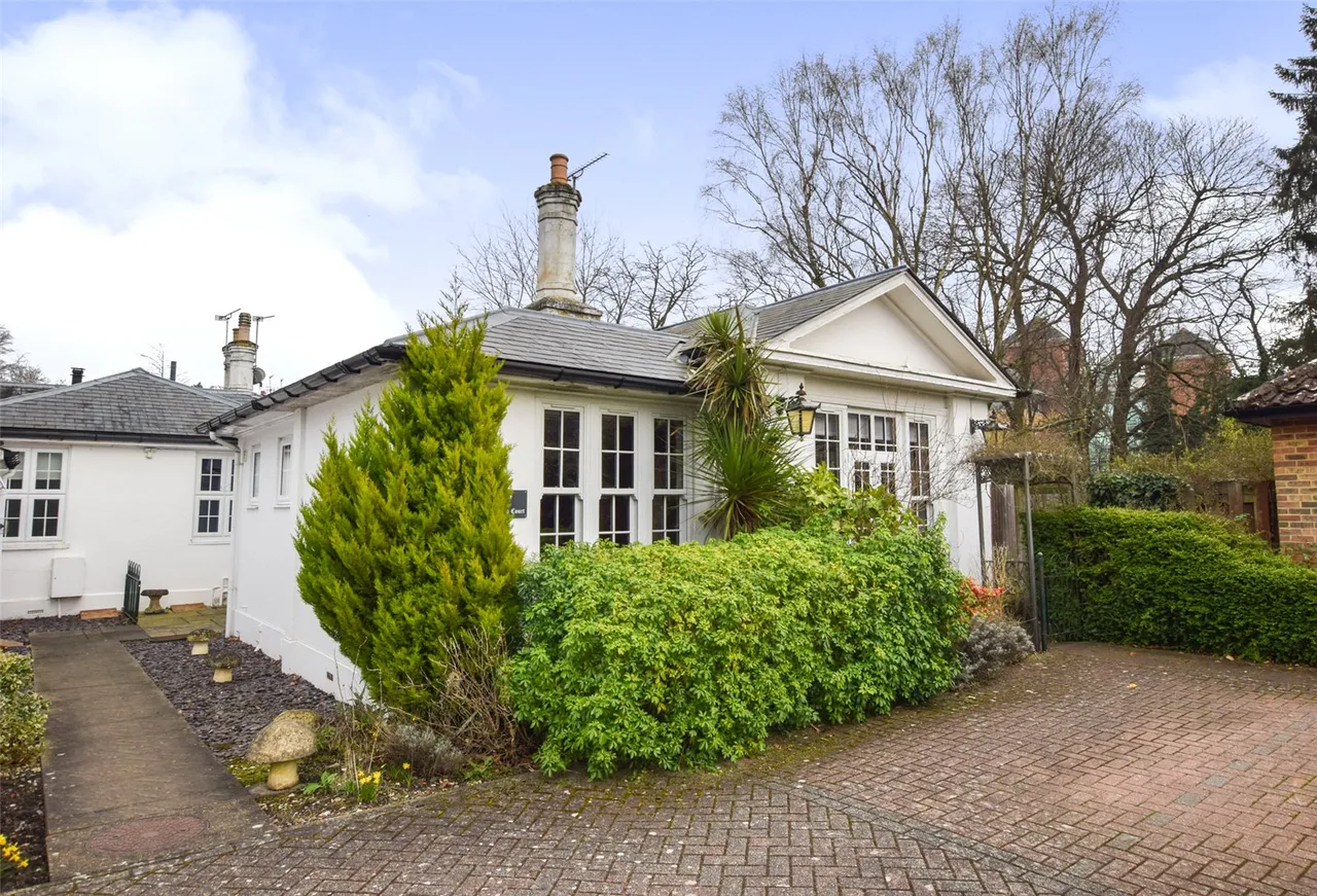 Queen Victoria Court, Farnborough, Hampshire, GU14 8AR, photo 4