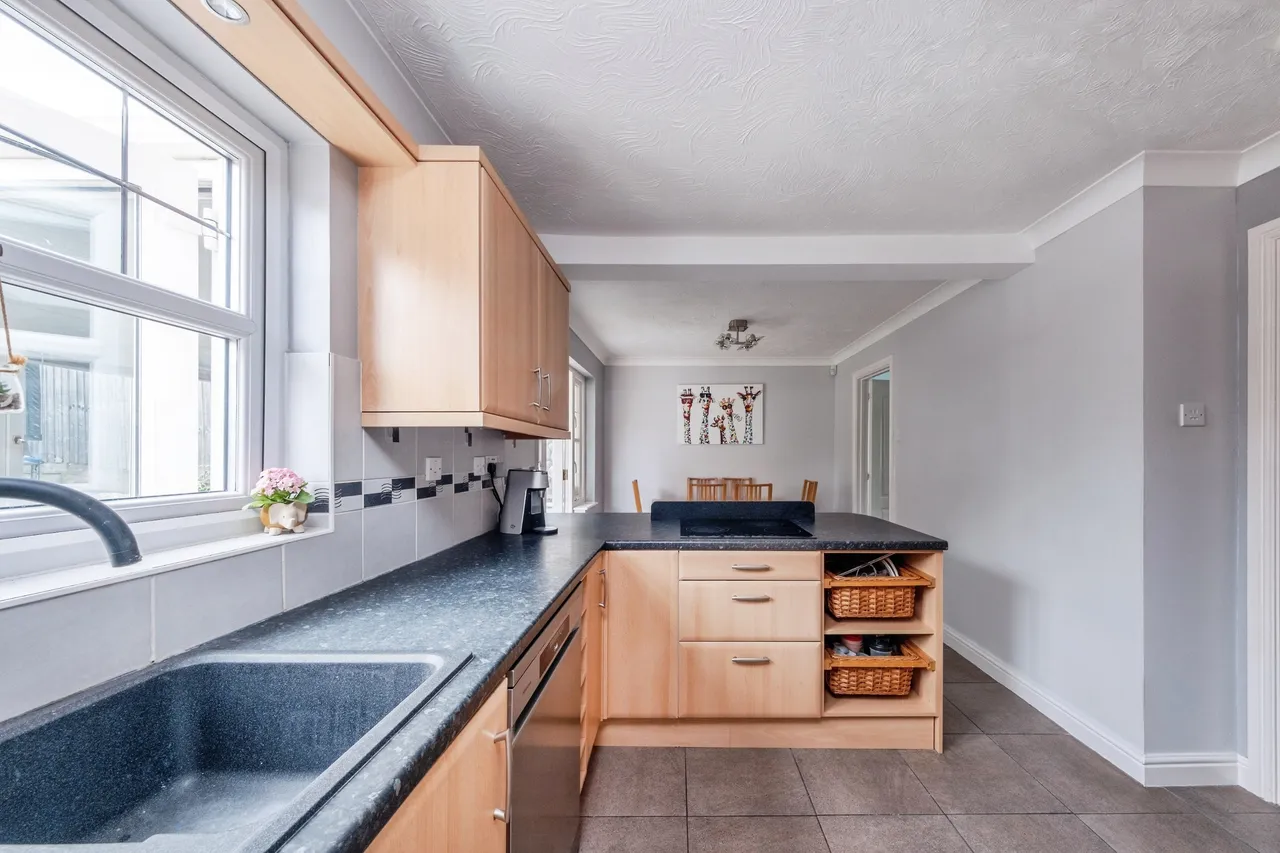 Rosemullion Avenue, Tattenhoe, Milton Keynes, photo 5
