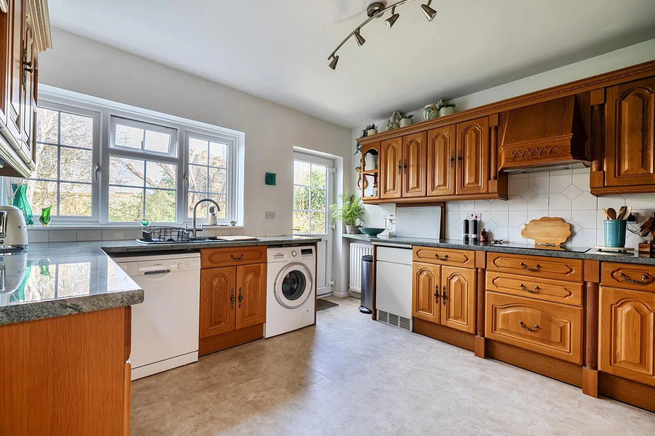 Balmoral Road, Trowbridge, BA14, photo 3