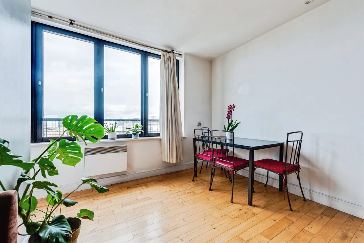 2 bed flat for sale, Farnsby Street, Swindon, SN1