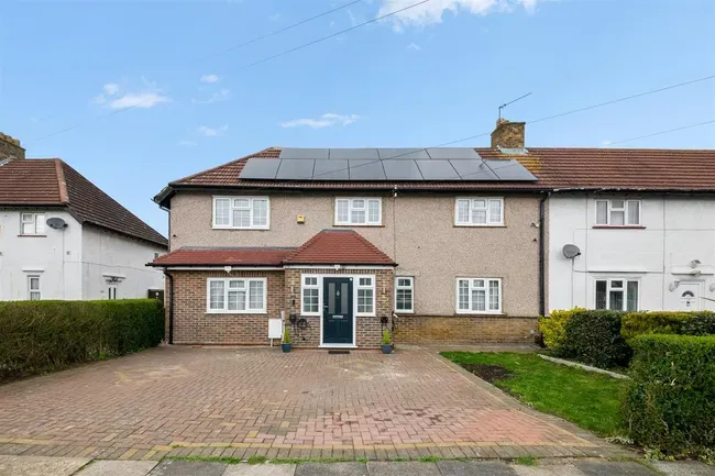5 bed property for sale — St. Aubyns Avenue, Hounslow