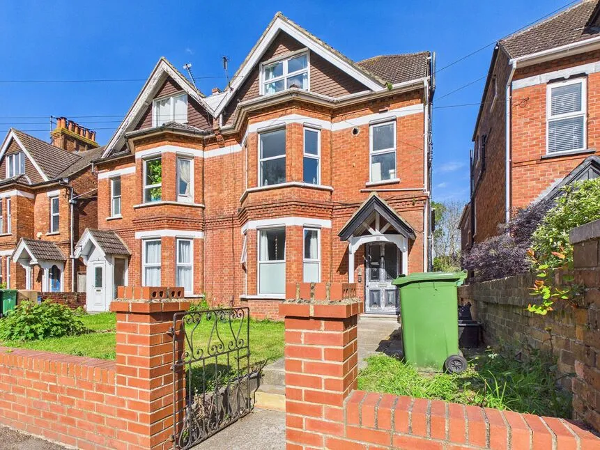 1 bed flat for sale — Beachborough Road, Folkestone, Kent, CT19