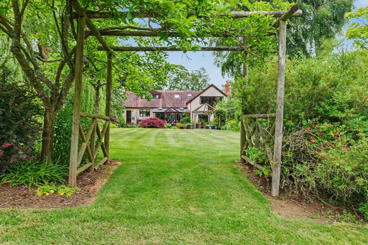 North Road, South Kilworth, LE17, photo 3