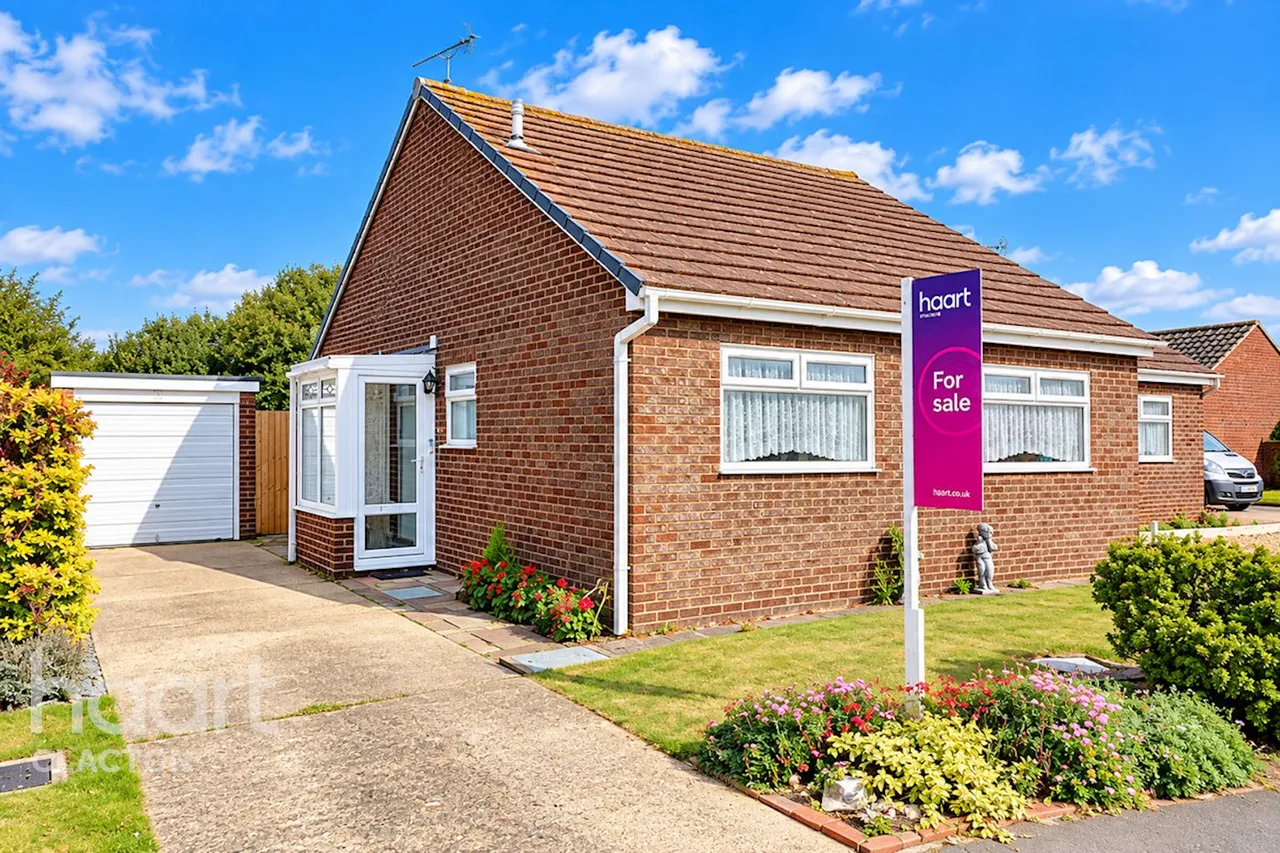 2 bed house for sale, Blyford Road, Clacton-On-Sea, CO16
