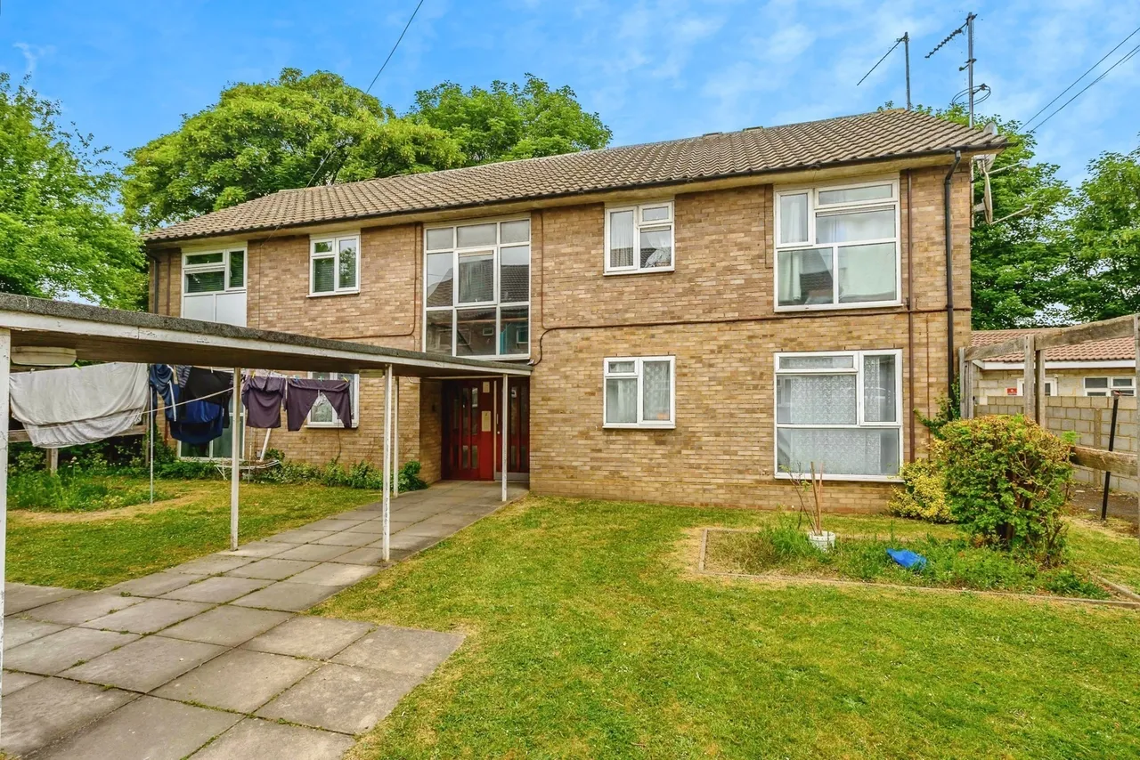 1 bed flat for sale — Selbourne Road, LUTON, Bedfordshire, LU4