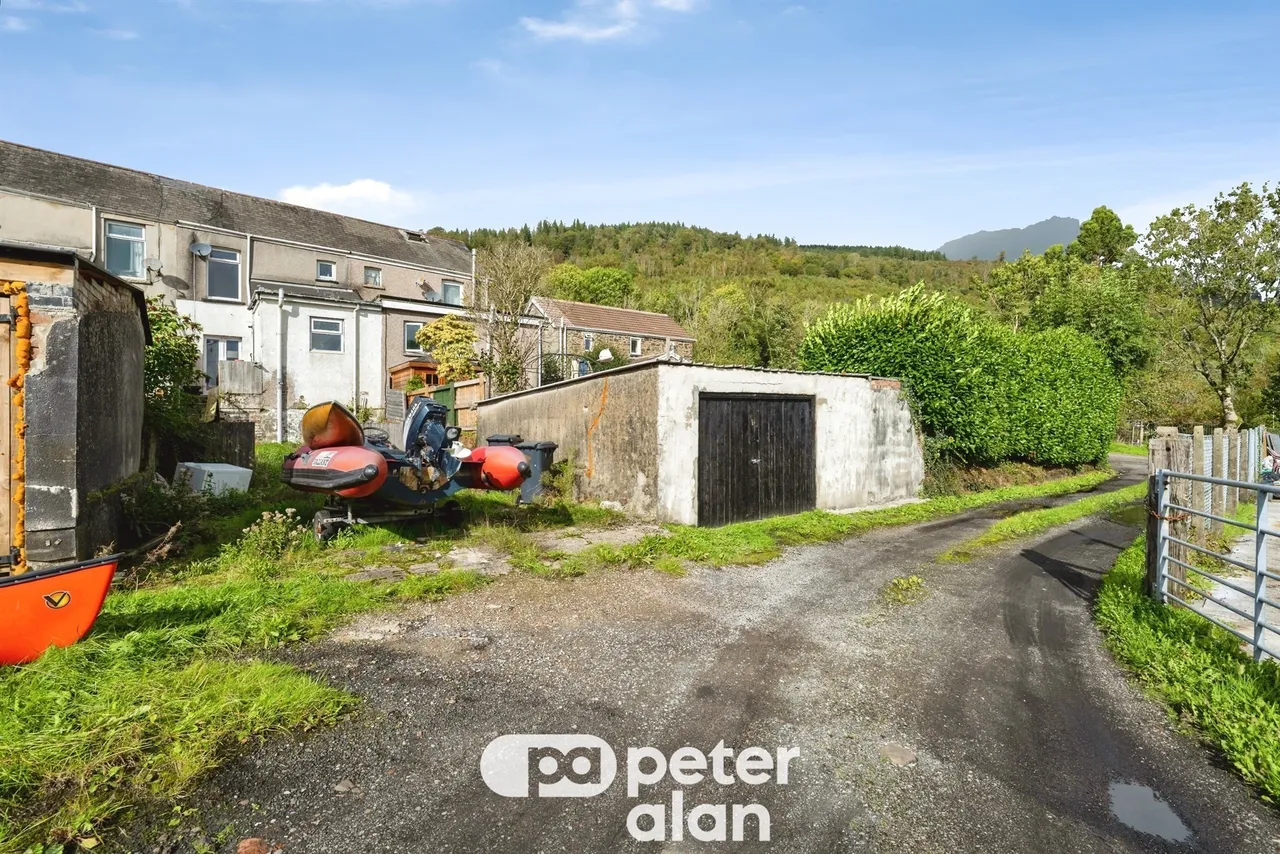 Lewis Terrace, Neath, SA11, photo 12